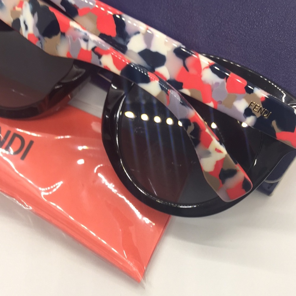 😎Authentic Fendi Sunglasses😎 - Picture 2 of 4